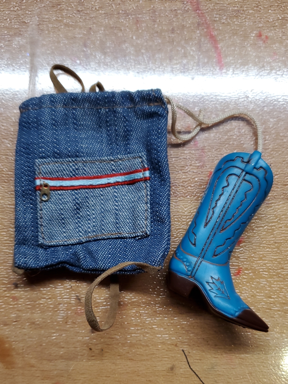 2004 Barbie Cali Girl Summer Boot and Bag